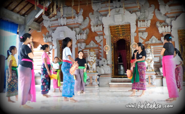 Legong Sri Padma Dance 
