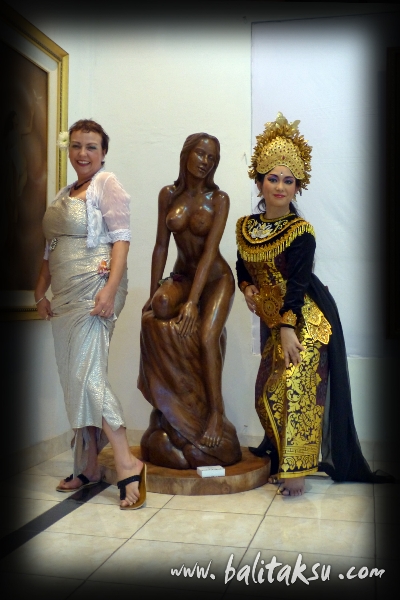 Poetry and dance collaboration, Nell Jones, Ade Kamandanu at dewangga gallery 2012　詩とアジア舞踊と絵画彫刻のコラボレーション