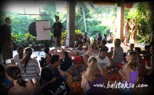 balinese gamelan and dance workshop at ubud
