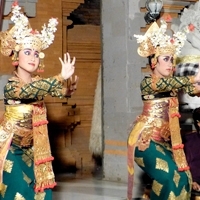 Gunung Sari, Legong Lasem Peliatan. Sri Padma. グヌン・サリ楽団のレゴン・ラッサム舞踊（サンガル・スリ・パドマ）